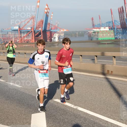 03.10.2025 - Köhlbrandbrückenlauf Yannick Fuchs http://msf.ph/oto/9178147 03.10.2025 08:49:42 Position 2 2878, 32, 3727 meine-sportfotos.de