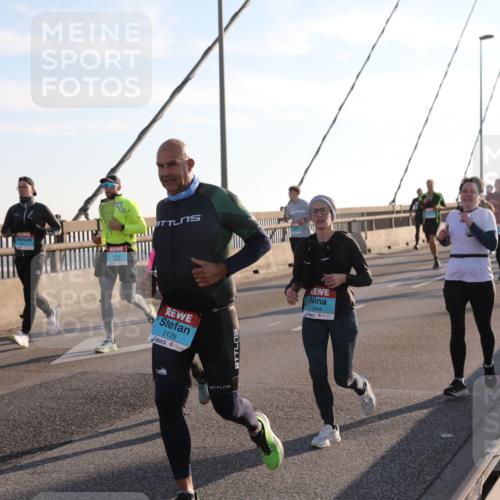 03.10.2025 - Köhlbrandbrückenlauf Yannick Fuchs http://msf.ph/oto/9178149 03.10.2025 08:30:21 Position 1 2126, 1844 meine-sportfotos.de