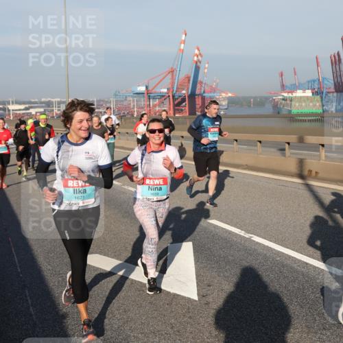 03.10.2025 - Köhlbrandbrückenlauf Yannick Fuchs http://msf.ph/oto/9178215 03.10.2025 08:49:46 Position 2 1671, 1659 meine-sportfotos.de