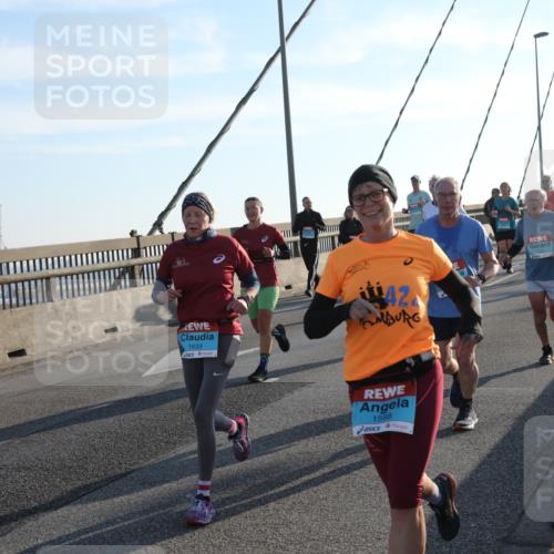 03.10.2025 - Köhlbrandbrückenlauf Yannick Fuchs http://msf.ph/oto/9178217 03.10.2025 08:30:29 Position 1 361, 1324, 1633, 42, 1598 meine-sportfotos.de