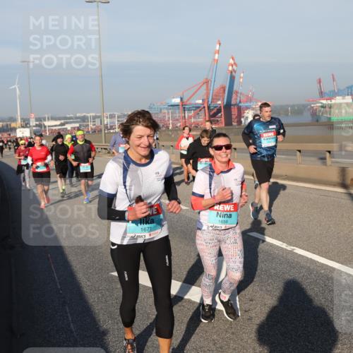 03.10.2025 - Köhlbrandbrückenlauf Yannick Fuchs http://msf.ph/oto/9178218 03.10.2025 08:49:47 Position 2 1671, 1659 meine-sportfotos.de