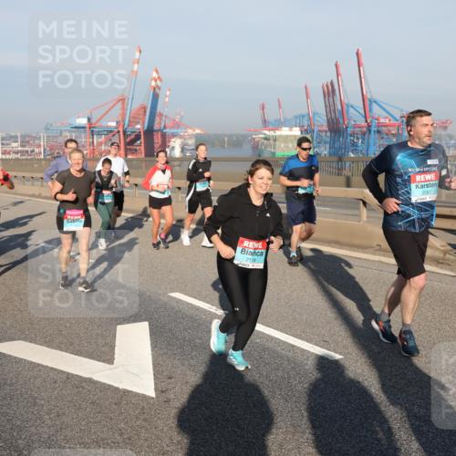 03.10.2025 - Köhlbrandbrückenlauf Yannick Fuchs http://msf.ph/oto/9178240 03.10.2025 08:49:48 Position 2 2118, 2287 meine-sportfotos.de