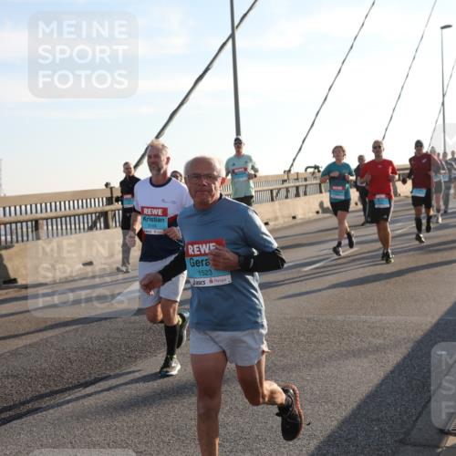 03.10.2025 - Köhlbrandbrückenlauf Yannick Fuchs http://msf.ph/oto/9178241 03.10.2025 08:30:31 Position 1 3166, 1523 meine-sportfotos.de