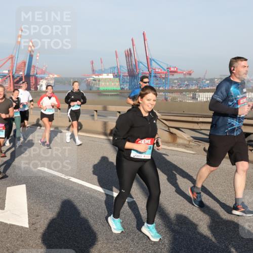 03.10.2025 - Köhlbrandbrückenlauf Yannick Fuchs http://msf.ph/oto/9178250 03.10.2025 08:49:49 Position 2 18 meine-sportfotos.de