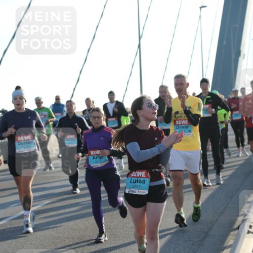 03.10.2025 - Köhlbrandbrückenlauf Yannick Fuchs http://msf.ph/oto/9178259 03.10.2025 08:30:34 Position 1 1195, 1801, 2015, 3642, 192 meine-sportfotos.de