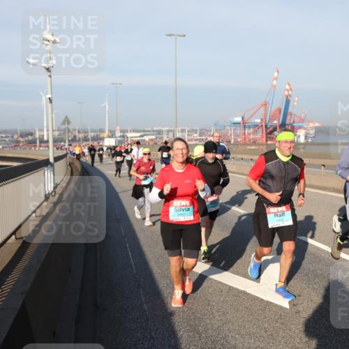 03.10.2025 - Köhlbrandbrückenlauf Yannick Fuchs http://msf.ph/oto/9178272 03.10.2025 08:49:50 Position 2 3487, 3486, 1556, 1745 meine-sportfotos.de