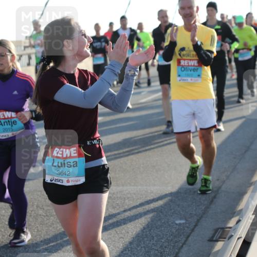 03.10.2025 - Köhlbrandbrückenlauf Yannick Fuchs http://msf.ph/oto/9178273 03.10.2025 08:30:35 Position 1 2015, 3642, 1922 meine-sportfotos.de