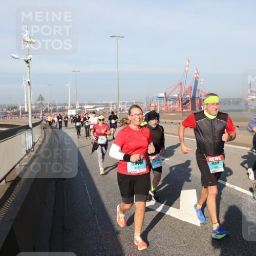 03.10.2025 - Köhlbrandbrückenlauf Yannick Fuchs http://msf.ph/oto/9178274 03.10.2025 08:49:50 Position 2 3487, 3486, 1556 meine-sportfotos.de