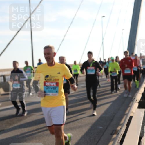 03.10.2025 - Köhlbrandbrückenlauf Yannick Fuchs http://msf.ph/oto/9178279 03.10.2025 08:30:36 Position 1 1922 meine-sportfotos.de