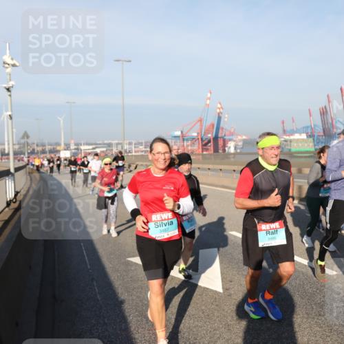 03.10.2025 - Köhlbrandbrückenlauf Yannick Fuchs http://msf.ph/oto/9178280 03.10.2025 08:49:51 Position 2 3487, 3486, 1556 meine-sportfotos.de