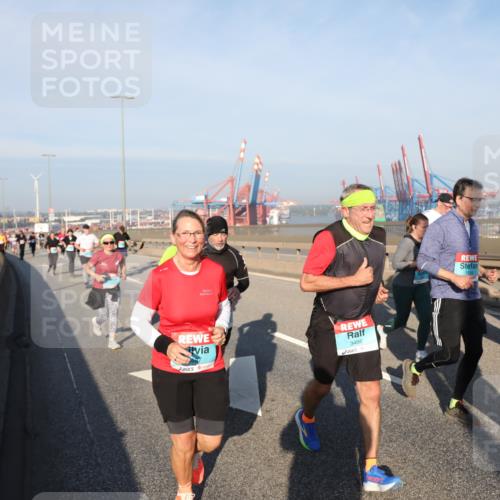 03.10.2025 - Köhlbrandbrückenlauf Yannick Fuchs http://msf.ph/oto/9178282 03.10.2025 08:49:51 Position 2 3486, 1556 meine-sportfotos.de