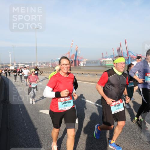03.10.2025 - Köhlbrandbrückenlauf Yannick Fuchs http://msf.ph/oto/9178285 03.10.2025 08:49:51 Position 2 3487, 3486, 1556 meine-sportfotos.de