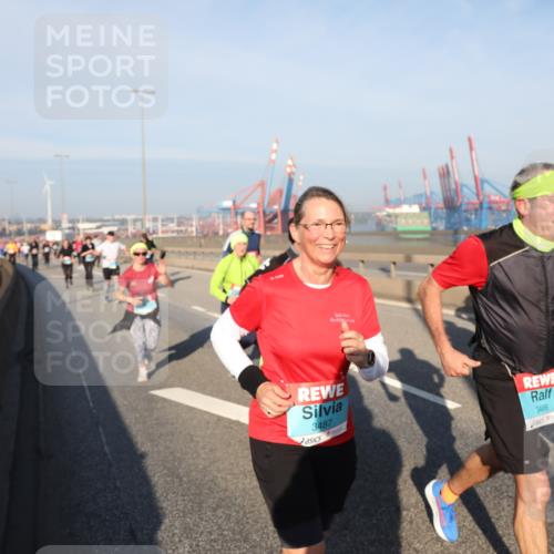 03.10.2025 - Köhlbrandbrückenlauf Yannick Fuchs http://msf.ph/oto/9178288 03.10.2025 08:49:51 Position 2 3487, 3486 meine-sportfotos.de