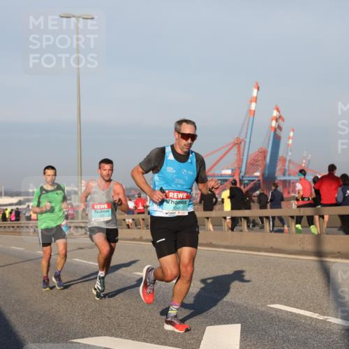 03.10.2025 - Köhlbrandbrückenlauf Yannick Fuchs http://msf.ph/oto/9178303 03.10.2025 08:30:47 Position 1 1041 meine-sportfotos.de
