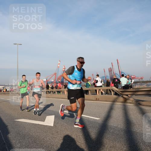 03.10.2025 - Köhlbrandbrückenlauf Yannick Fuchs http://msf.ph/oto/9178310 03.10.2025 08:30:48 Position 1  meine-sportfotos.de