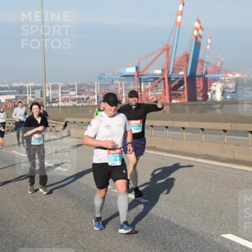 03.10.2025 - Köhlbrandbrückenlauf Yannick Fuchs http://msf.ph/oto/9178336 03.10.2025 08:49:54 Position 2 3815 meine-sportfotos.de
