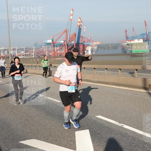 03.10.2025 - Köhlbrandbrückenlauf Yannick Fuchs http://msf.ph/oto/9178344 03.10.2025 08:49:55 Position 2 381 meine-sportfotos.de