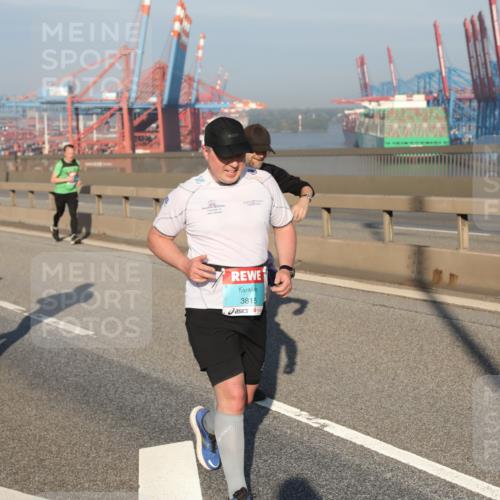 03.10.2025 - Köhlbrandbrückenlauf Yannick Fuchs http://msf.ph/oto/9178352 03.10.2025 08:49:56 Position 2 3815 meine-sportfotos.de