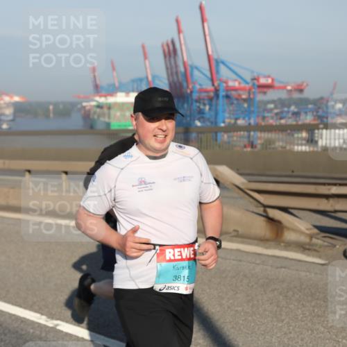 03.10.2025 - Köhlbrandbrückenlauf Yannick Fuchs http://msf.ph/oto/9178360 03.10.2025 08:49:56 Position 2 3815 meine-sportfotos.de