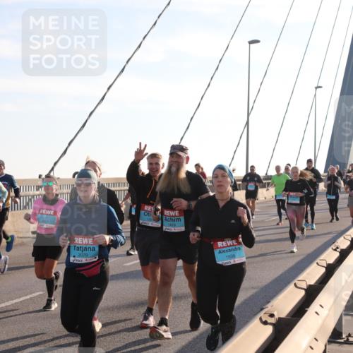 03.10.2025 - Köhlbrandbrückenlauf Yannick Fuchs http://msf.ph/oto/9178389 03.10.2025 08:31:09 Position 1 2957, 2079, 139, 1419, 1538 meine-sportfotos.de