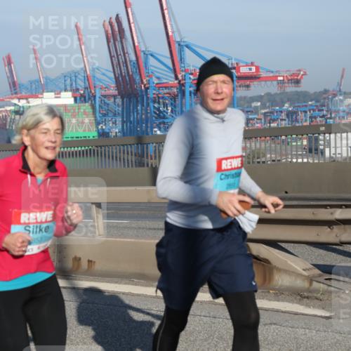 03.10.2025 - Köhlbrandbrückenlauf Yannick Fuchs http://msf.ph/oto/9178401 03.10.2025 08:50:04 Position 2 853, 285 meine-sportfotos.de
