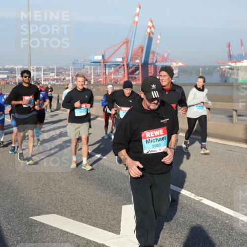 03.10.2025 - Köhlbrandbrückenlauf Yannick Fuchs http://msf.ph/oto/9178425 03.10.2025 08:50:07 Position 2 2082 meine-sportfotos.de