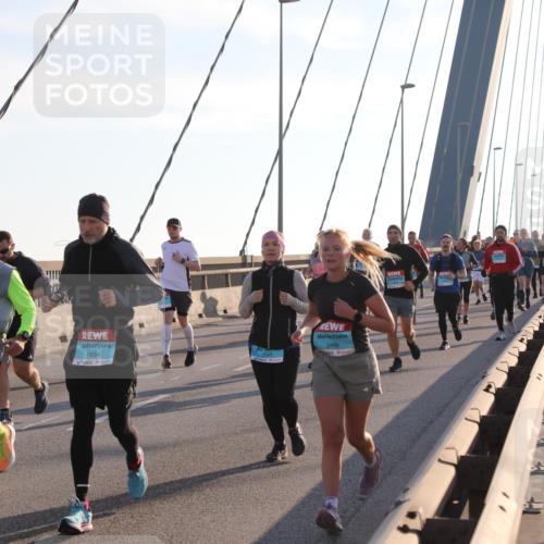 03.10.2025 - Köhlbrandbrückenlauf Yannick Fuchs http://msf.ph/oto/9178434 03.10.2025 08:31:13 Position 1 3528, 1634, 2499 meine-sportfotos.de