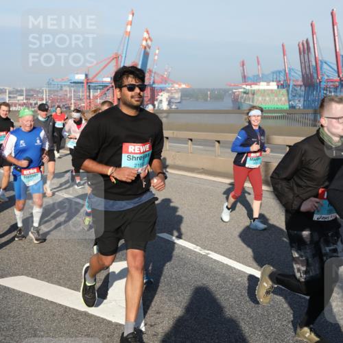03.10.2025 - Köhlbrandbrückenlauf Yannick Fuchs http://msf.ph/oto/9178452 03.10.2025 08:50:09 Position 2 2168, 257 meine-sportfotos.de