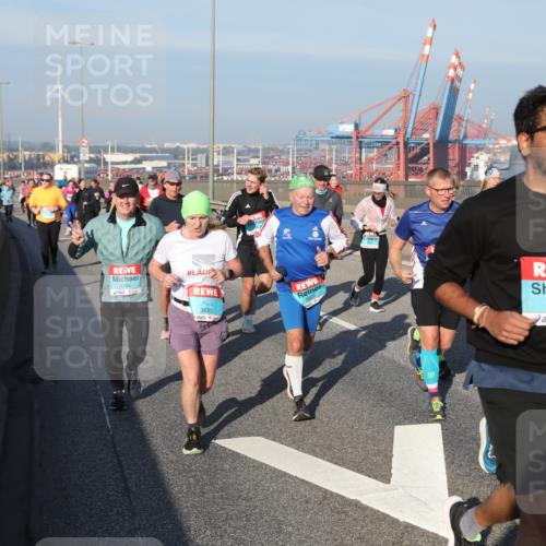 03.10.2025 - Köhlbrandbrückenlauf Yannick Fuchs http://msf.ph/oto/9178456 03.10.2025 08:50:10 Position 2 1794, 3833, 3505, 2168 meine-sportfotos.de