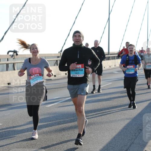 03.10.2025 - Köhlbrandbrückenlauf Yannick Fuchs http://msf.ph/oto/9178460 03.10.2025 08:31:17 Position 1 1907, 1905, 2812 meine-sportfotos.de