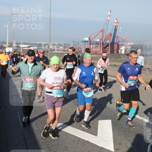 03.10.2025 - Köhlbrandbrückenlauf Yannick Fuchs http://msf.ph/oto/9178465 03.10.2025 08:50:10 Position 2 1794, 3833, 3505, 3506 meine-sportfotos.de