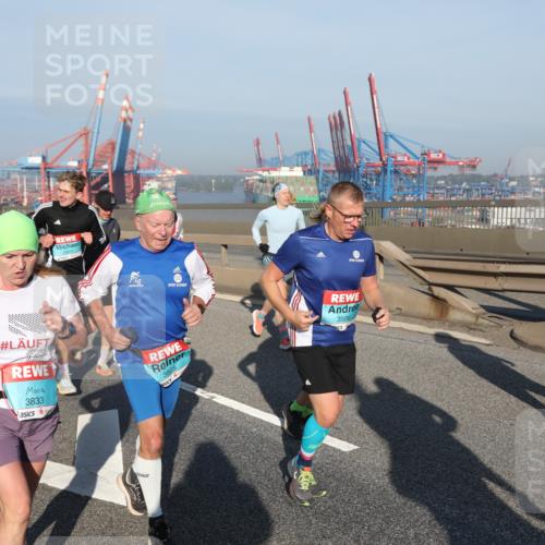 03.10.2025 - Köhlbrandbrückenlauf Yannick Fuchs http://msf.ph/oto/9178473 03.10.2025 08:50:11 Position 2 1794, 3833, 3505, 3506, 118 meine-sportfotos.de