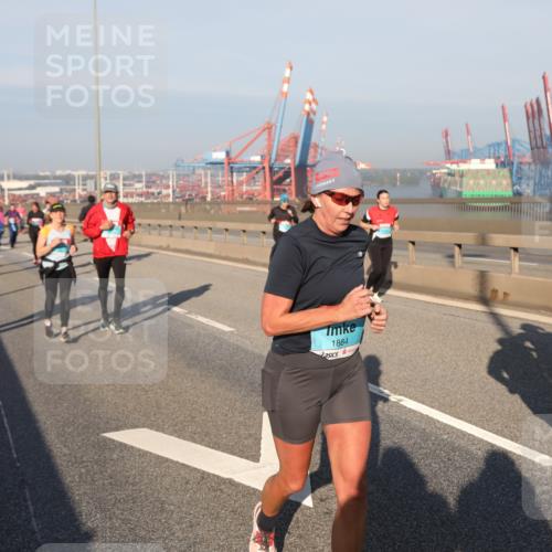 03.10.2025 - Köhlbrandbrückenlauf Yannick Fuchs http://msf.ph/oto/9178489 03.10.2025 08:50:13 Position 2 1884 meine-sportfotos.de