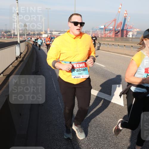 03.10.2025 - Köhlbrandbrückenlauf Yannick Fuchs http://msf.ph/oto/9178528 03.10.2025 08:50:16 Position 2 1667 meine-sportfotos.de