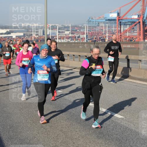 03.10.2025 - Köhlbrandbrückenlauf Yannick Fuchs http://msf.ph/oto/9178532 03.10.2025 08:50:17 Position 2 1609, 2789 meine-sportfotos.de
