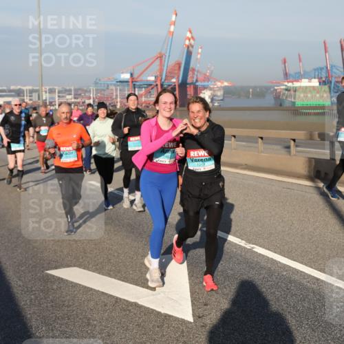 03.10.2025 - Köhlbrandbrückenlauf Yannick Fuchs http://msf.ph/oto/9178568 03.10.2025 08:50:22 Position 2 1461, 1049 meine-sportfotos.de