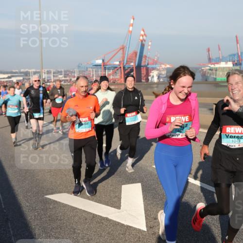 03.10.2025 - Köhlbrandbrückenlauf Yannick Fuchs http://msf.ph/oto/9178581 03.10.2025 08:50:22 Position 2 3576, 146, 1049 meine-sportfotos.de