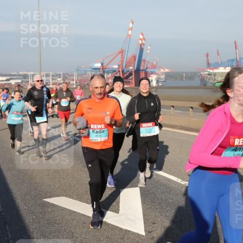 03.10.2025 - Köhlbrandbrückenlauf Yannick Fuchs http://msf.ph/oto/9178585 03.10.2025 08:50:23 Position 2 3576, 3758, 116 meine-sportfotos.de