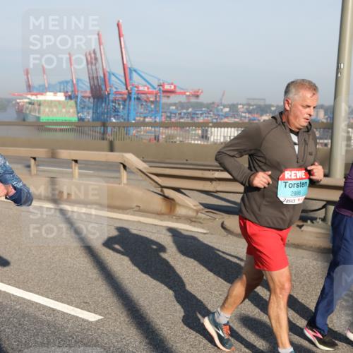 03.10.2025 - Köhlbrandbrückenlauf Yannick Fuchs http://msf.ph/oto/9178623 03.10.2025 08:50:27 Position 2 2886 meine-sportfotos.de