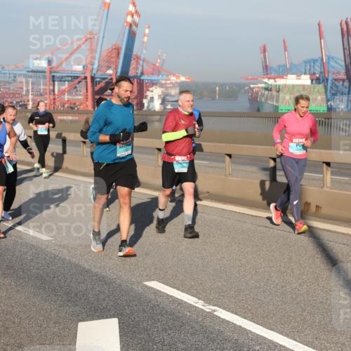 03.10.2025 - Köhlbrandbrückenlauf Yannick Fuchs http://msf.ph/oto/9178629 03.10.2025 08:50:28 Position 2 2800, 2544 meine-sportfotos.de