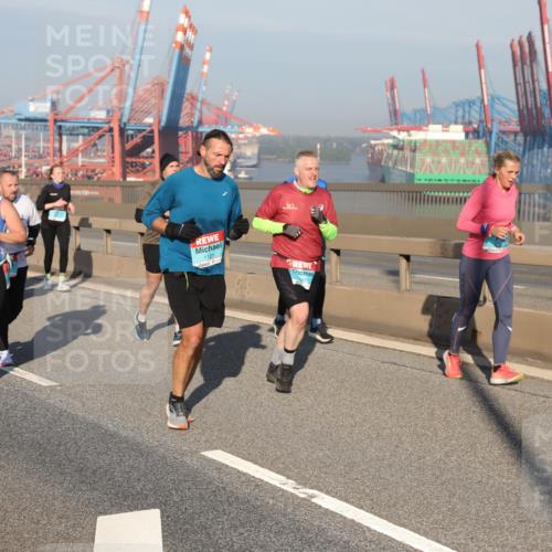 03.10.2025 - Köhlbrandbrückenlauf Yannick Fuchs http://msf.ph/oto/9178634 03.10.2025 08:50:28 Position 2 1121 meine-sportfotos.de