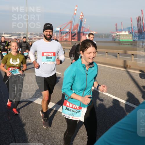 03.10.2025 - Köhlbrandbrückenlauf Yannick Fuchs http://msf.ph/oto/9178675 03.10.2025 08:50:34 Position 2 3541, 1859 meine-sportfotos.de
