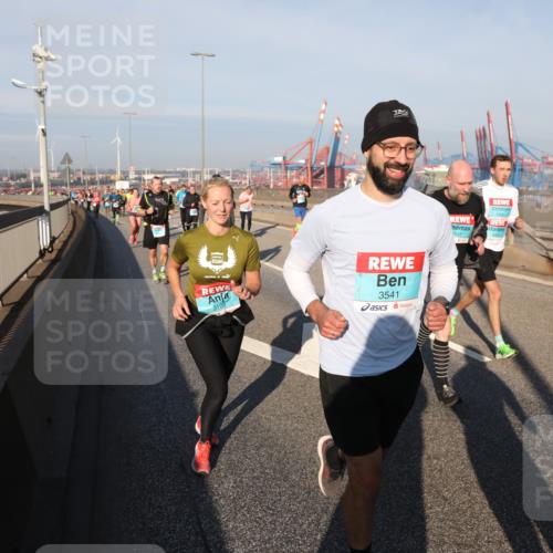 03.10.2025 - Köhlbrandbrückenlauf Yannick Fuchs http://msf.ph/oto/9178685 03.10.2025 08:50:34 Position 2 3108, 3541, 1941 meine-sportfotos.de