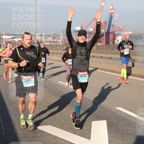 03.10.2025 - Köhlbrandbrückenlauf Yannick Fuchs http://msf.ph/oto/9178698 03.10.2025 08:50:36 Position 2 2392, 1031 meine-sportfotos.de