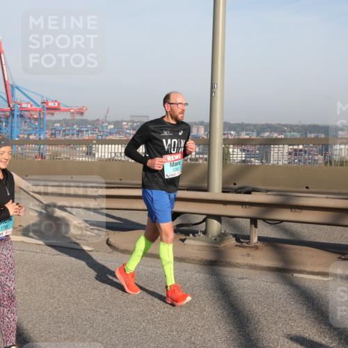 03.10.2025 - Köhlbrandbrückenlauf Yannick Fuchs http://msf.ph/oto/9178729 03.10.2025 08:50:39 Position 2 1672, 1795, 1282, 118 meine-sportfotos.de