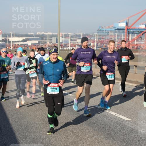 03.10.2025 - Köhlbrandbrückenlauf Yannick Fuchs http://msf.ph/oto/9178764 03.10.2025 08:50:43 Position 2 1576, 2242, 226, 2641, 549 meine-sportfotos.de