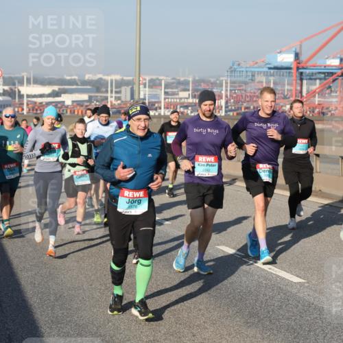 03.10.2025 - Köhlbrandbrückenlauf Yannick Fuchs http://msf.ph/oto/9178766 03.10.2025 08:50:43 Position 2 2025, 3051, 1576, 2242, 226 meine-sportfotos.de