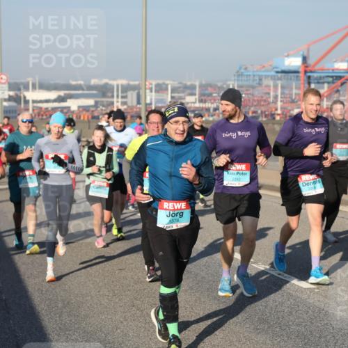 03.10.2025 - Köhlbrandbrückenlauf Yannick Fuchs http://msf.ph/oto/9178767 03.10.2025 08:50:43 Position 2 24, 2, 1576, 2242, 2268 meine-sportfotos.de