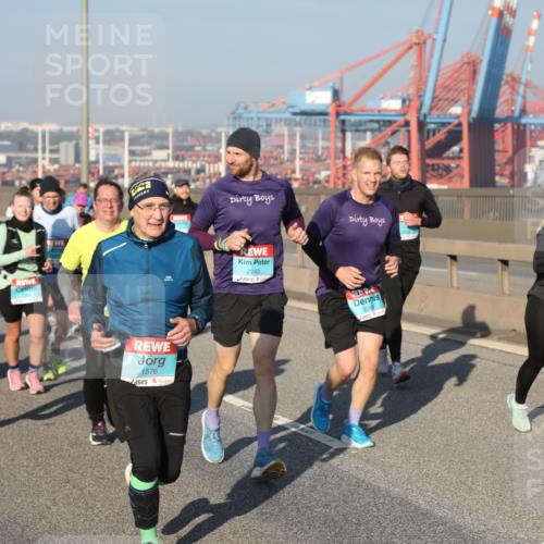 03.10.2025 - Köhlbrandbrückenlauf Yannick Fuchs http://msf.ph/oto/9178769 03.10.2025 08:50:44 Position 2 1576, 2242, 226, 1549 meine-sportfotos.de