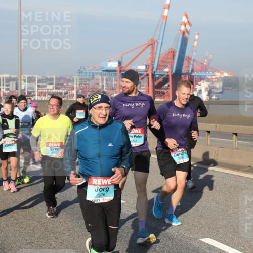03.10.2025 - Köhlbrandbrückenlauf Yannick Fuchs http://msf.ph/oto/9178775 03.10.2025 08:50:44 Position 2 3051, 1663, 1576, 2242, 2269 meine-sportfotos.de